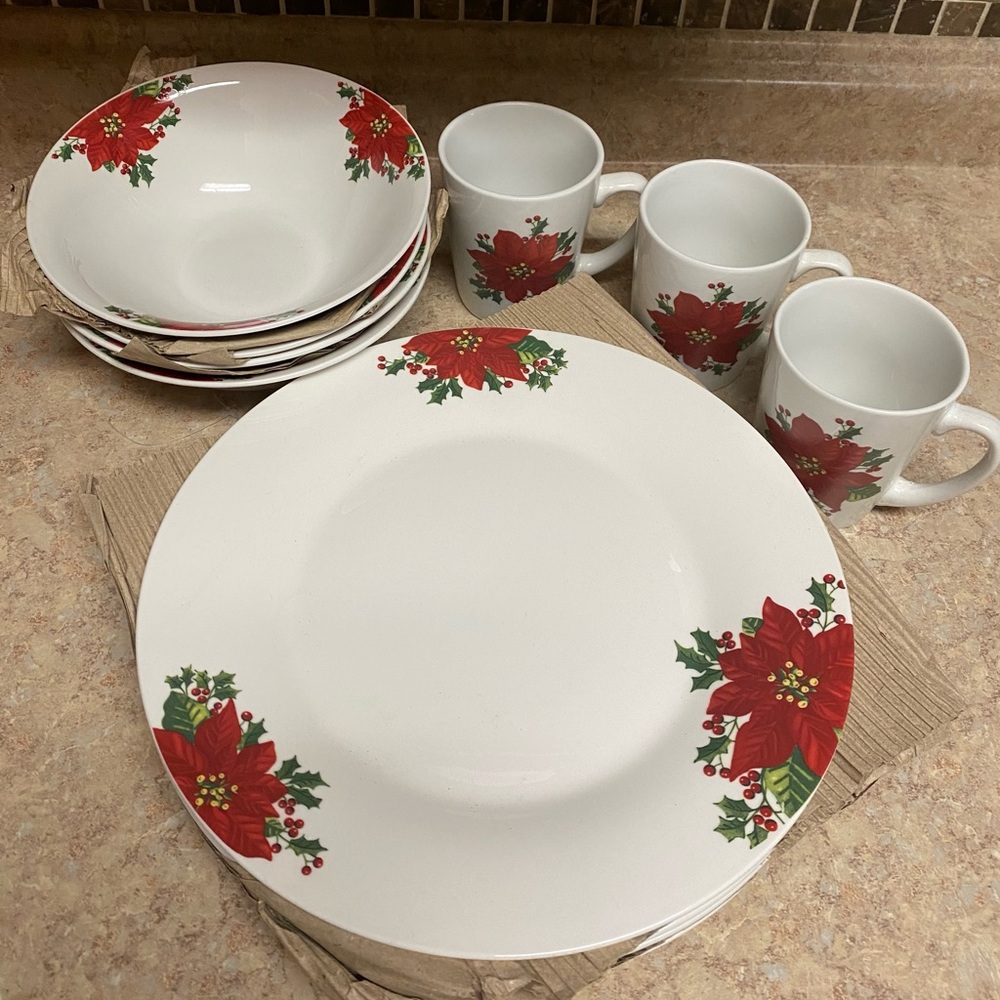 Holiday Dinner Set - Picture 2 of 4